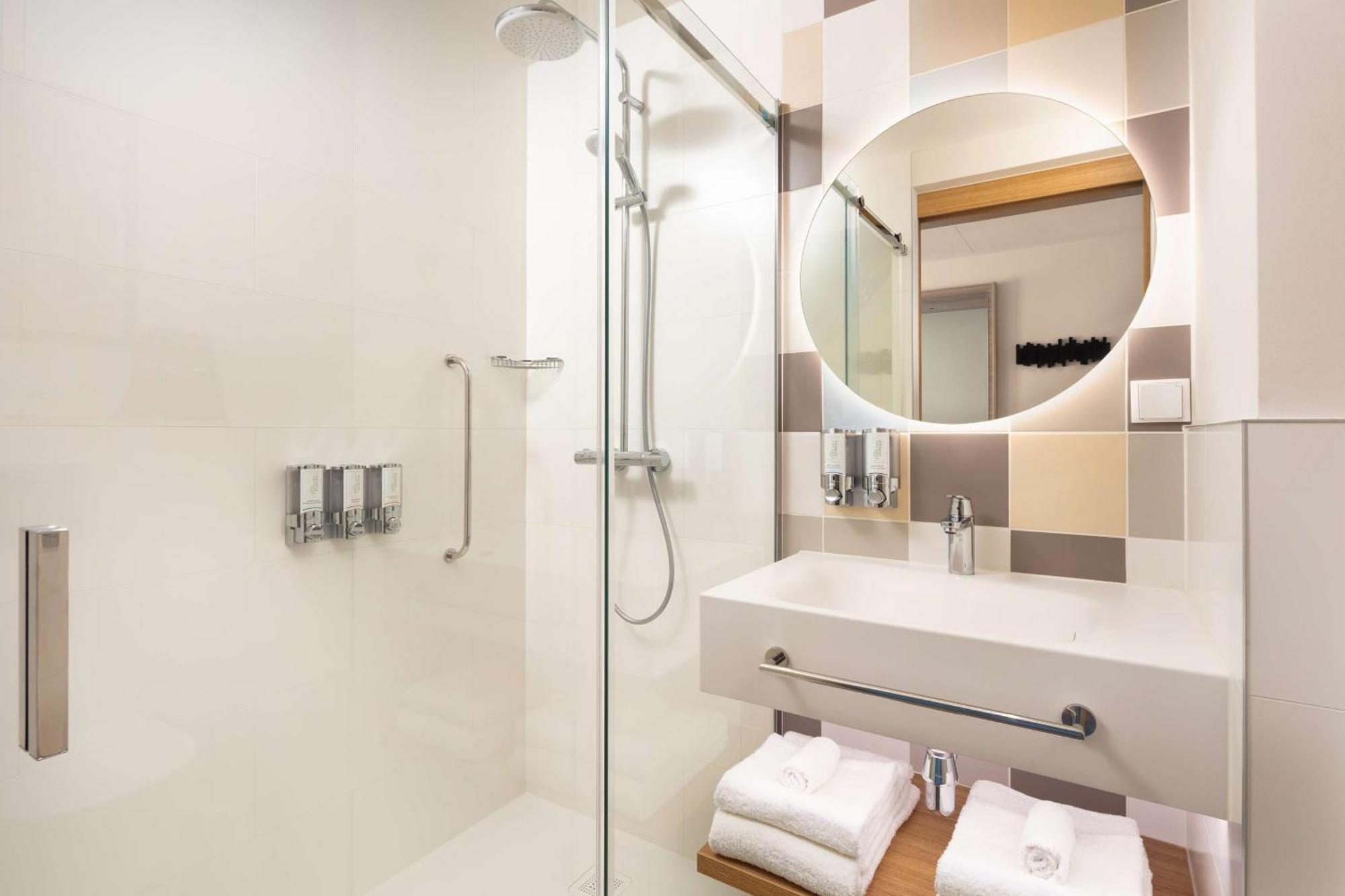 Hampton By Hilton Lodz City Center Extérieur photo